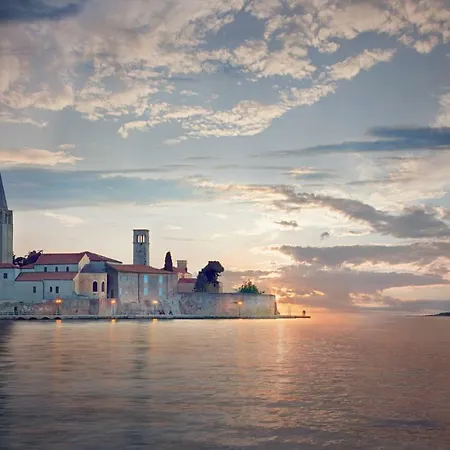 Old Town Square ポレッチ