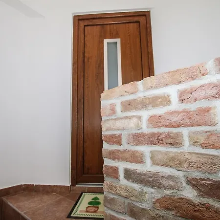 Old Town Square Apartment *